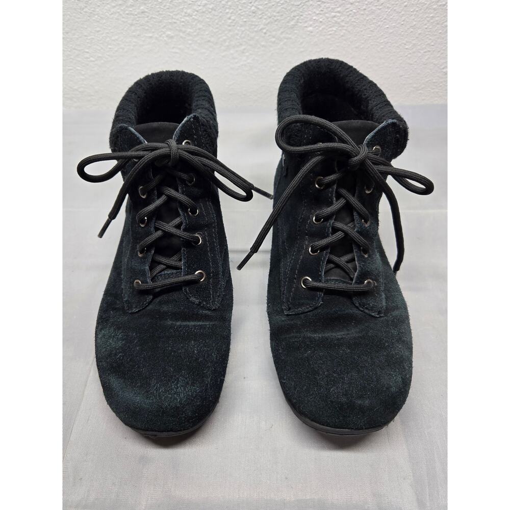 Cobbie Cuddlers Black Suede Hiking Boots l Size: 9W